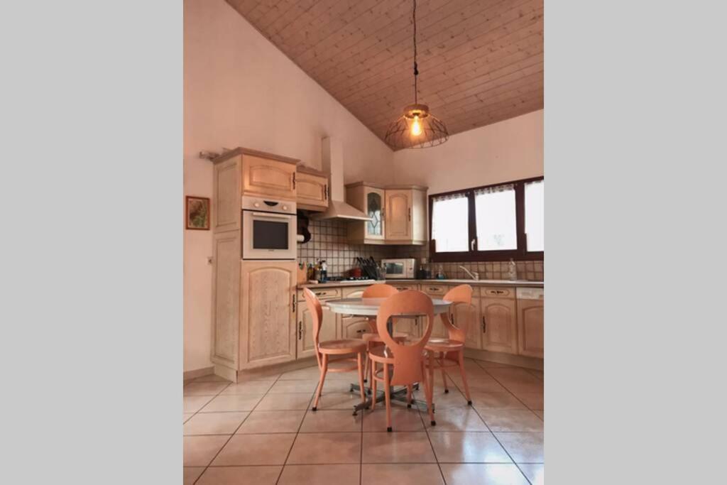 Maison Entiere Au Pied Du Plateau Du Retord 2 Chambres Sdb - Vouvray Ochiaz Exterior photo